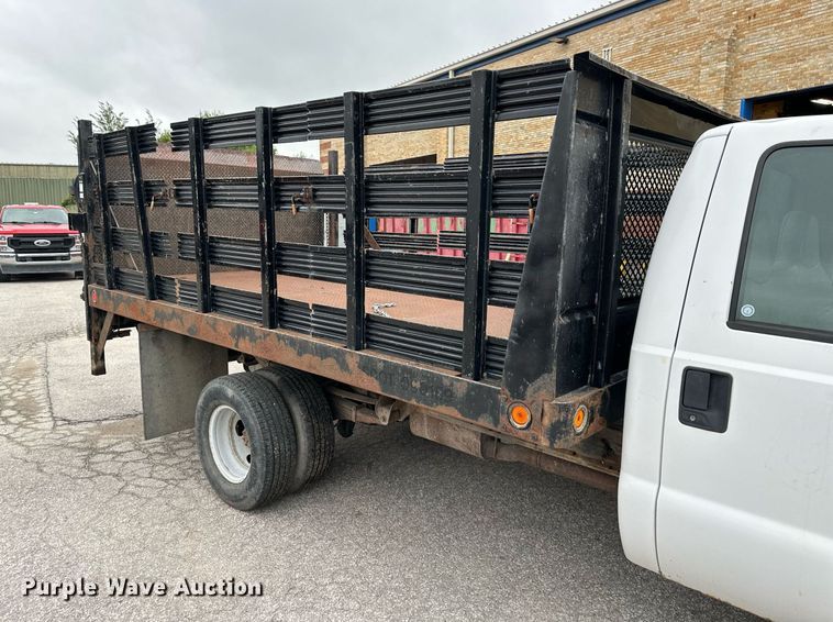 image for item DS2152 2000 Ford F350 Super Duty  flatbed pickup truck