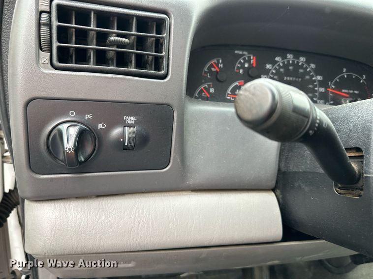 image for item DS2152 2000 Ford F350 Super Duty  flatbed pickup truck