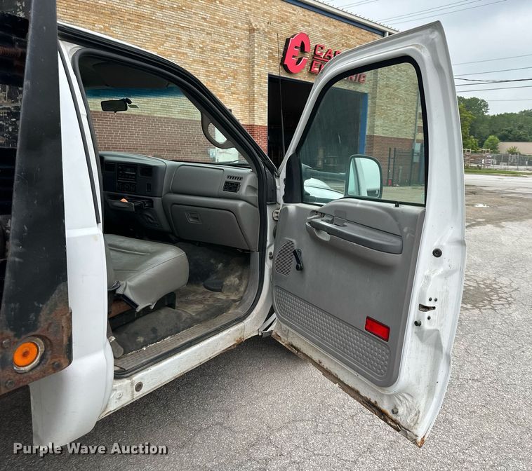 image for item DS2152 2000 Ford F350 Super Duty  flatbed pickup truck