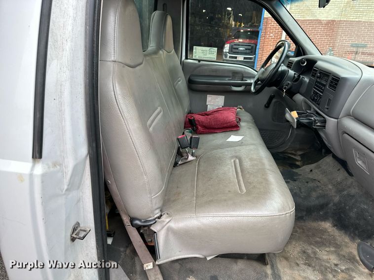 image for item DS2152 2000 Ford F350 Super Duty  flatbed pickup truck