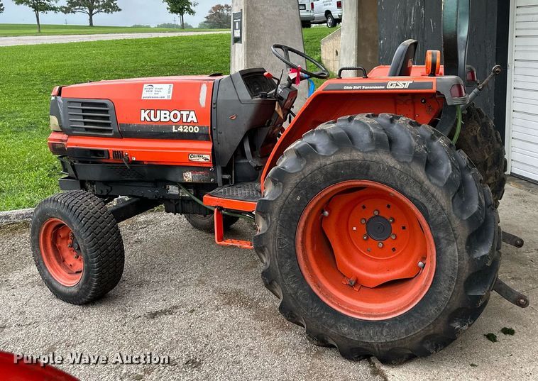 image for item DS2153 Kubota L4200FGST  tractor