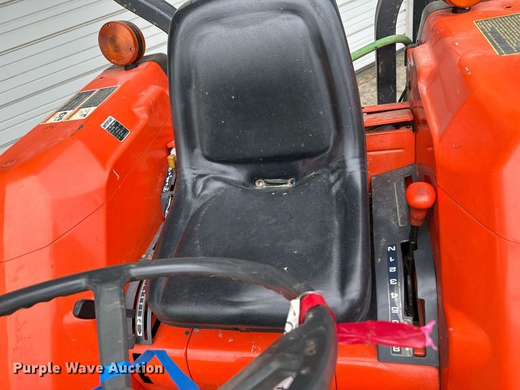 image for item DS2153 Kubota L4200FGST  tractor