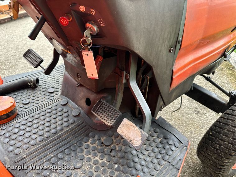 image for item DS2153 Kubota L4200FGST  tractor