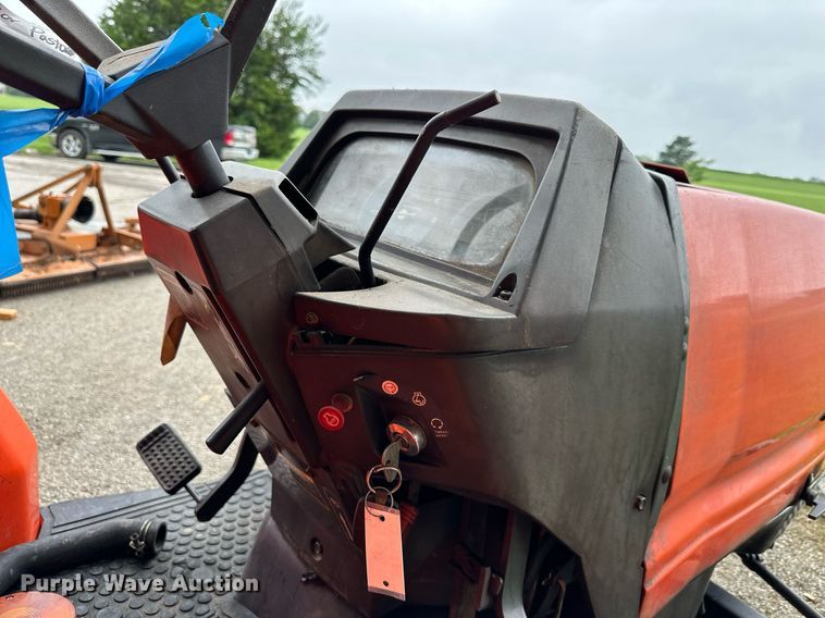 image for item DS2153 Kubota L4200FGST  tractor