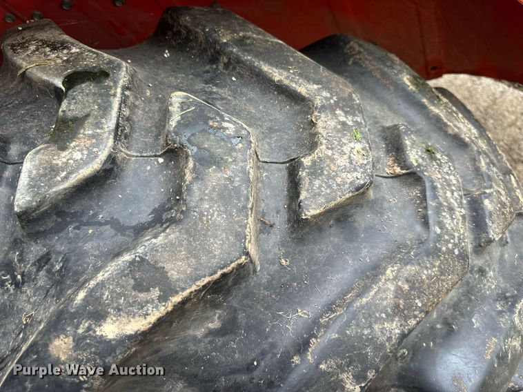 image for item DS2153 Kubota L4200FGST  tractor