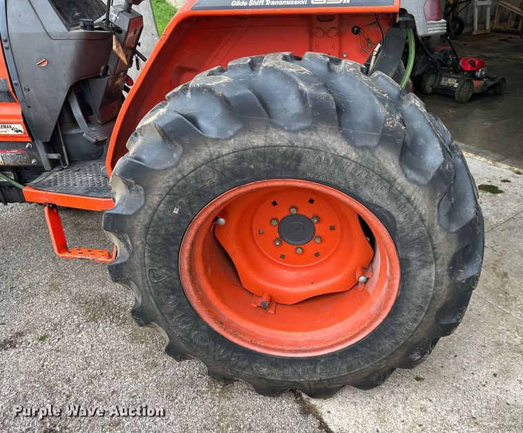 image for item DS2153 Kubota L4200FGST  tractor