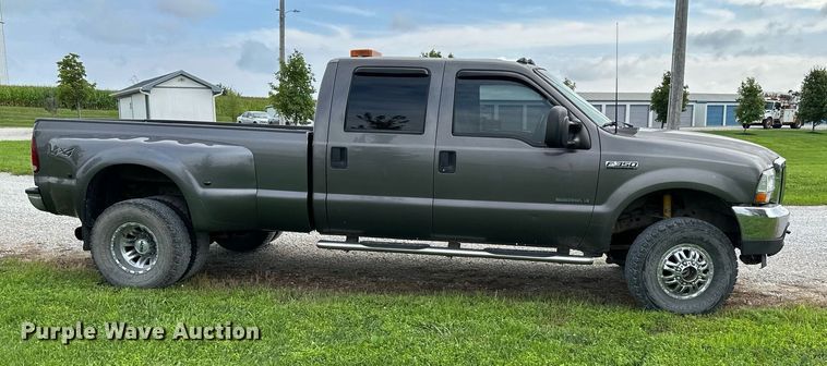 image for item DS2157 2002  Ford F350 Super Duty  Crew Cab pickup truck