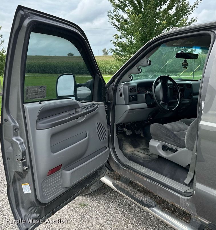 image for item DS2157 2002  Ford F350 Super Duty  Crew Cab pickup truck