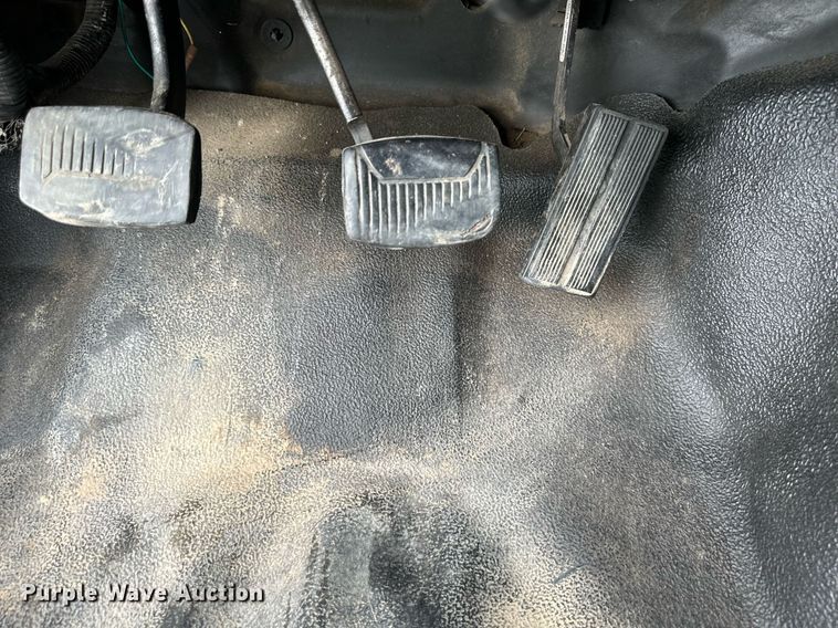 image for item DS2157 2002  Ford F350 Super Duty  Crew Cab pickup truck