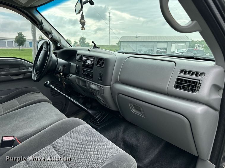 image for item DS2157 2002  Ford F350 Super Duty  Crew Cab pickup truck