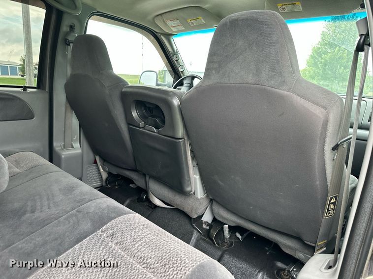 image for item DS2157 2002  Ford F350 Super Duty  Crew Cab pickup truck