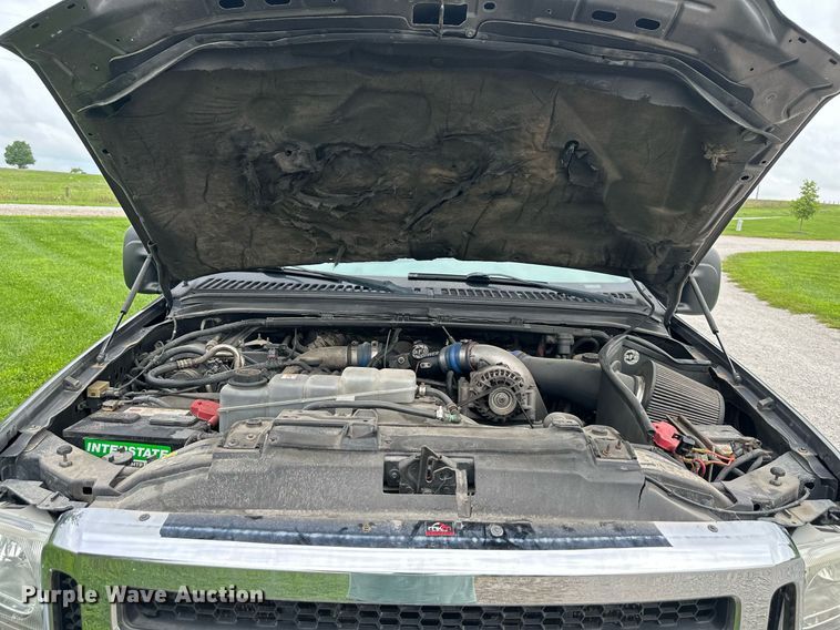 image for item DS2157 2002  Ford F350 Super Duty  Crew Cab pickup truck