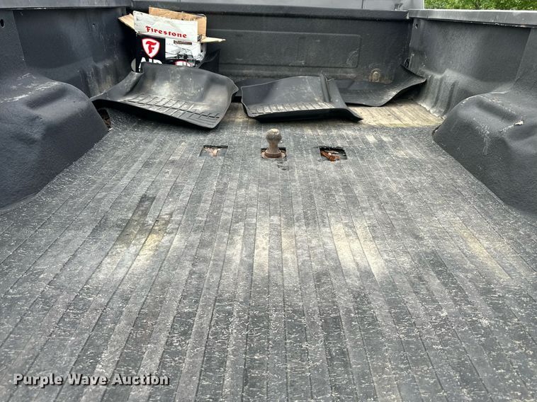 image for item DS2157 2002  Ford F350 Super Duty  Crew Cab pickup truck