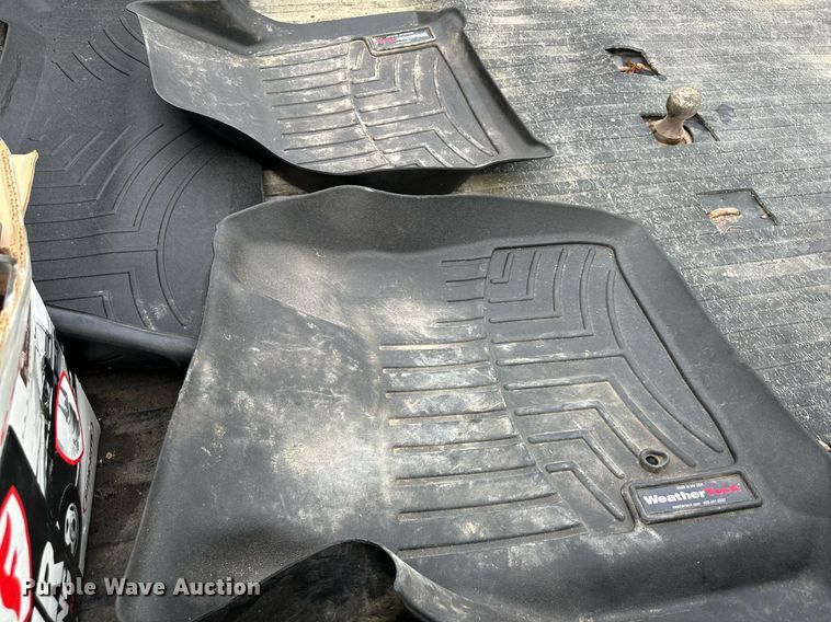 image for item DS2157 2002  Ford F350 Super Duty  Crew Cab pickup truck