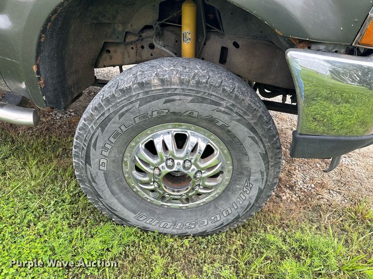 image for item DS2157 2002  Ford F350 Super Duty  Crew Cab pickup truck