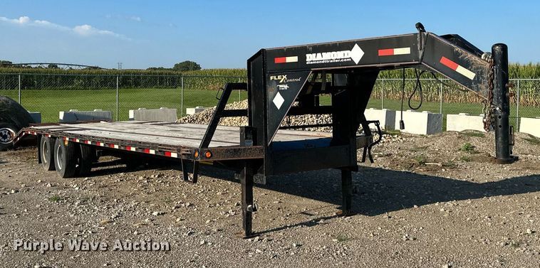 image for item DS2160 2013 Diamond T  equipment trailer
