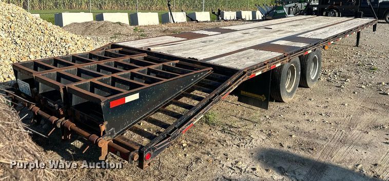 image for item DS2160 2013 Diamond T  equipment trailer