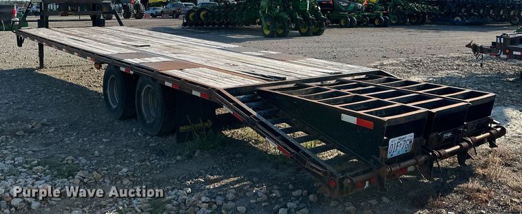 image for item DS2160 2013 Diamond T  equipment trailer