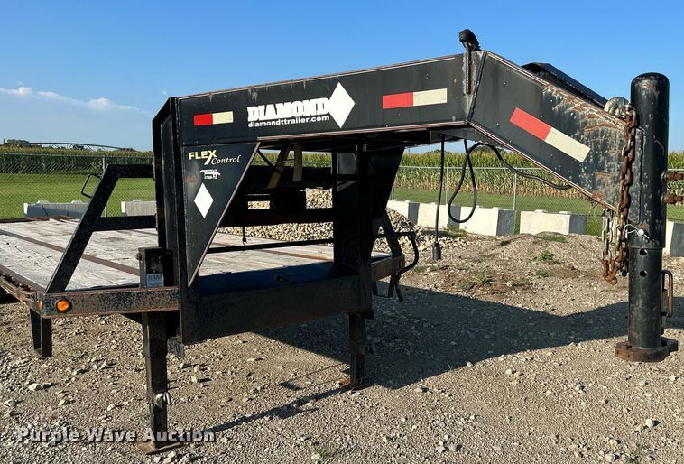 image for item DS2160 2013 Diamond T  equipment trailer