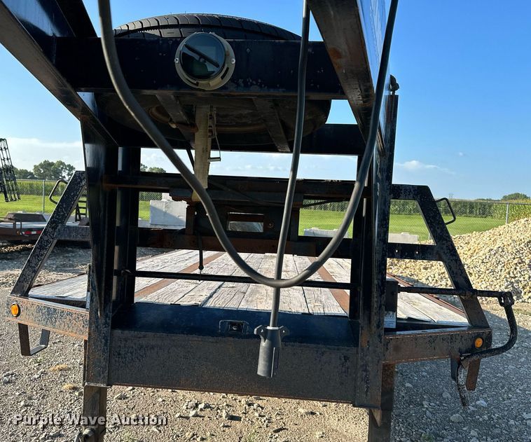 image for item DS2160 2013 Diamond T  equipment trailer