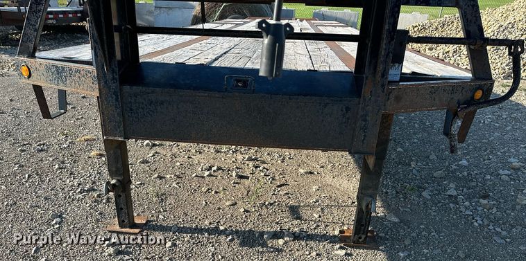 image for item DS2160 2013 Diamond T  equipment trailer