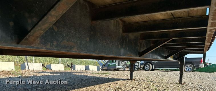 image for item DS2160 2013 Diamond T  equipment trailer