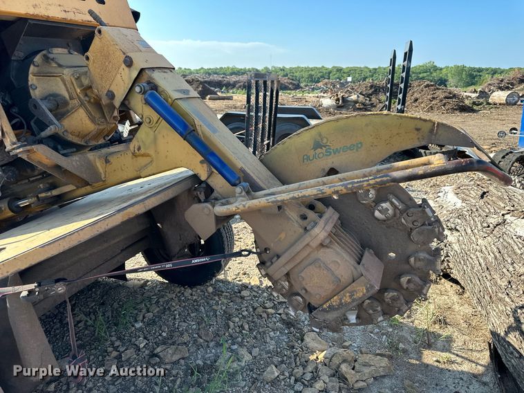 image for item DS2162 2003 Vermeer SC752  stump grinder