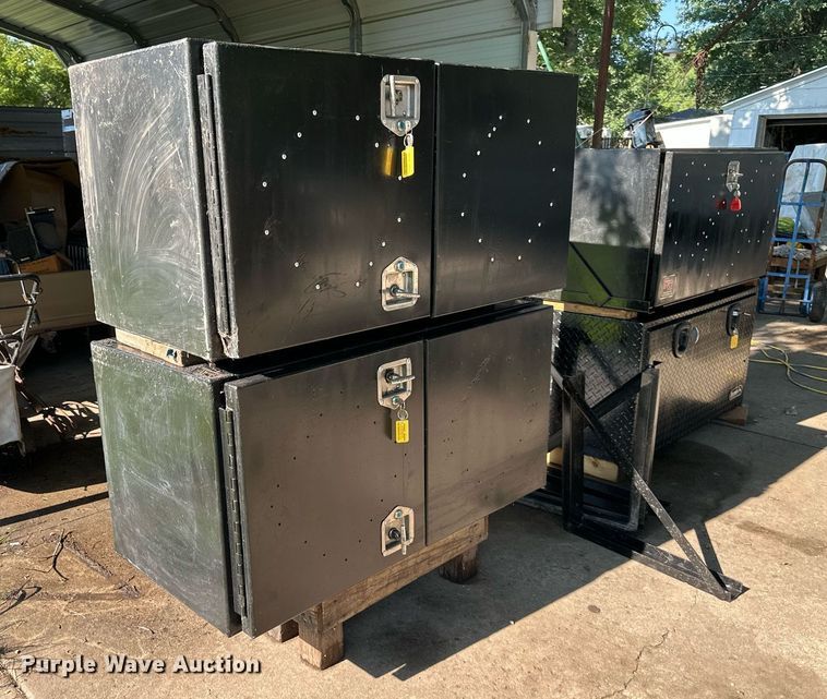 image for item DS2163 (4) toolboxes