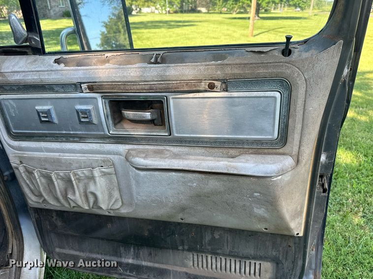 image for item DS2168 1979 Chevrolet C20  dump flatbed pickup truck