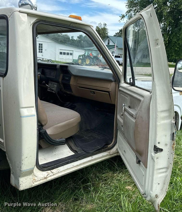 image for item DS2180 1985 Ford F350  utility bed pickup truck