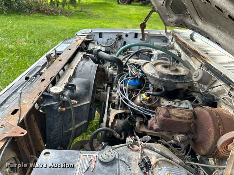 image for item DS2180 1985 Ford F350  utility bed pickup truck