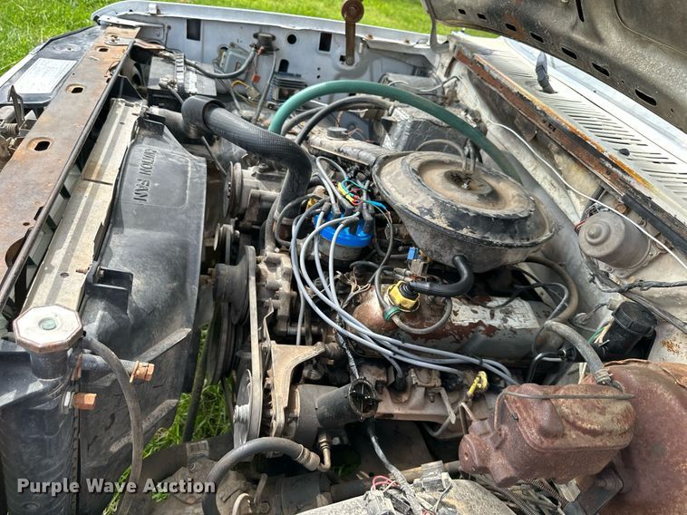 image for item DS2180 1985 Ford F350  utility bed pickup truck