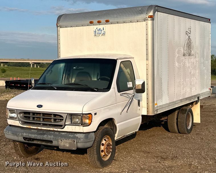 image for item DS6430 2002 Ford E350 Super Duty  box truck