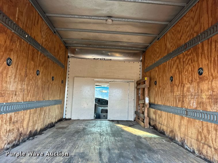 image for item DS6430 2002 Ford E350 Super Duty  box truck