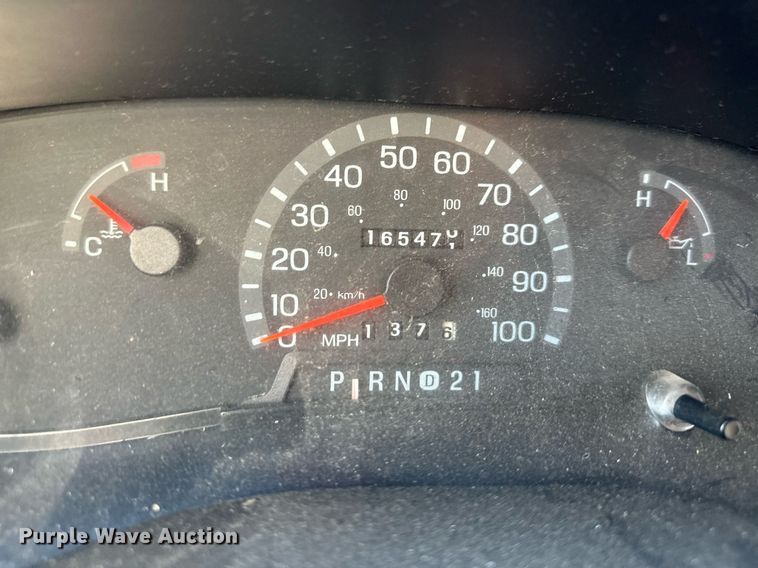 image for item DS6430 2002 Ford E350 Super Duty  box truck