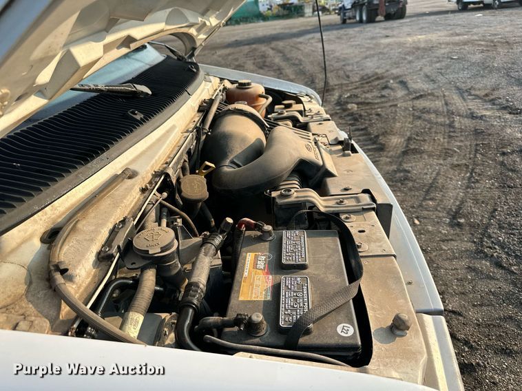 image for item DS6430 2002 Ford E350 Super Duty  box truck