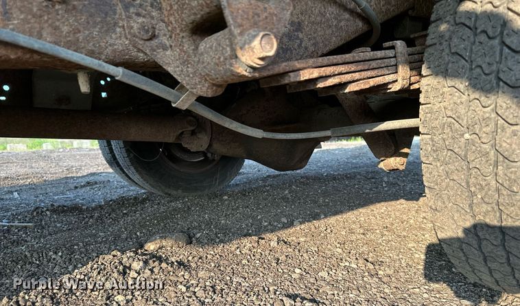 image for item DS6430 2002 Ford E350 Super Duty  box truck