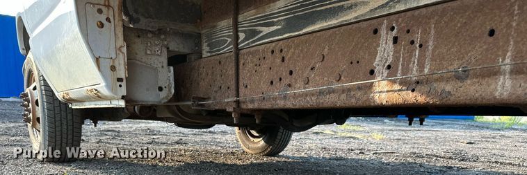 image for item DS6430 2002 Ford E350 Super Duty  box truck