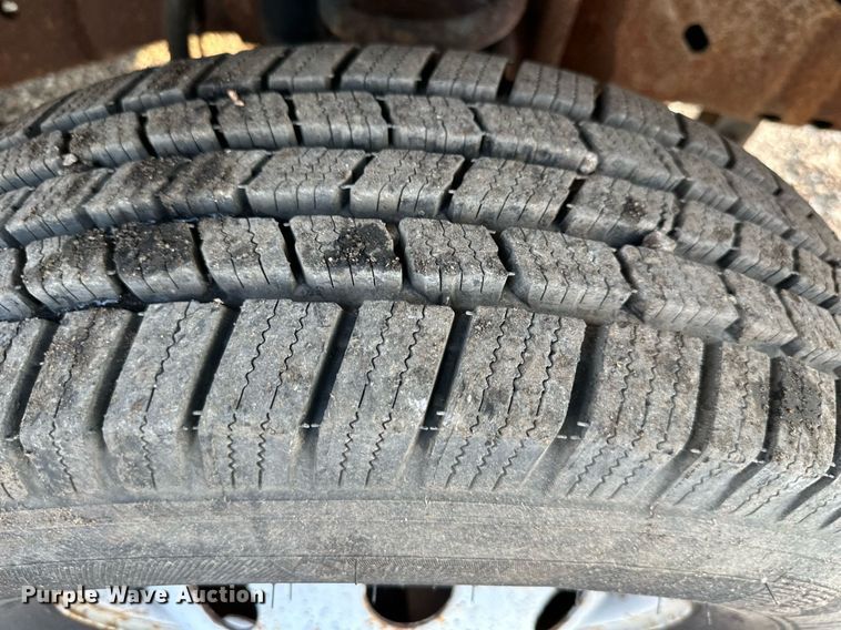 image for item DS6430 2002 Ford E350 Super Duty  box truck