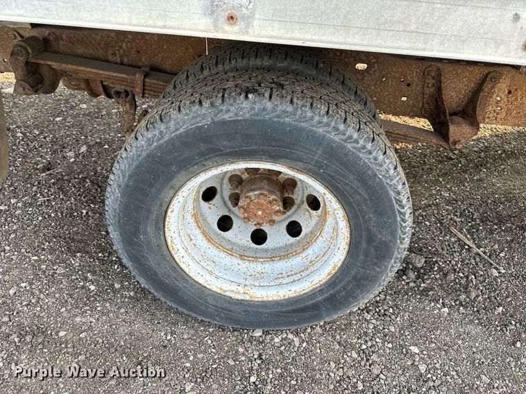 image for item DS6430 2002 Ford E350 Super Duty  box truck