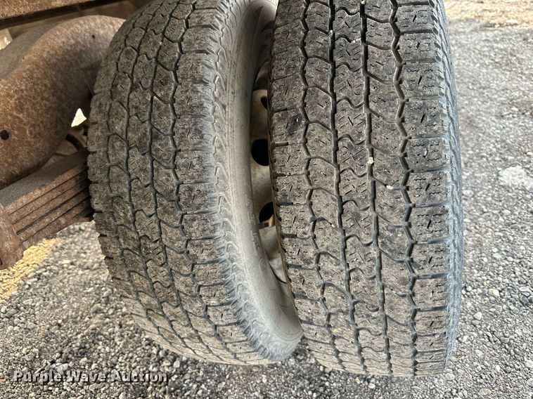 image for item DS6430 2002 Ford E350 Super Duty  box truck