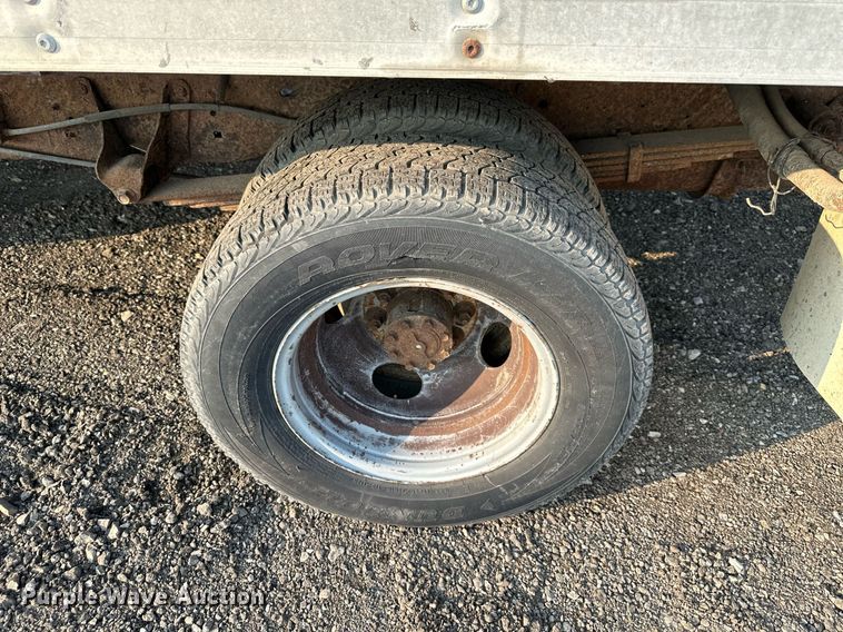 image for item DS6430 2002 Ford E350 Super Duty  box truck