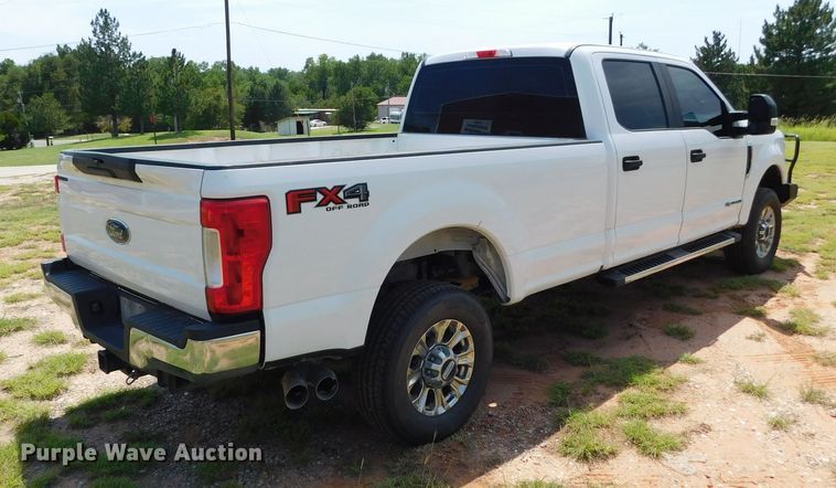 image for item GP9631 2017 Ford F350  Crew Cab pickup truck