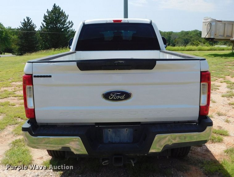 image for item GP9631 2017 Ford F350  Crew Cab pickup truck