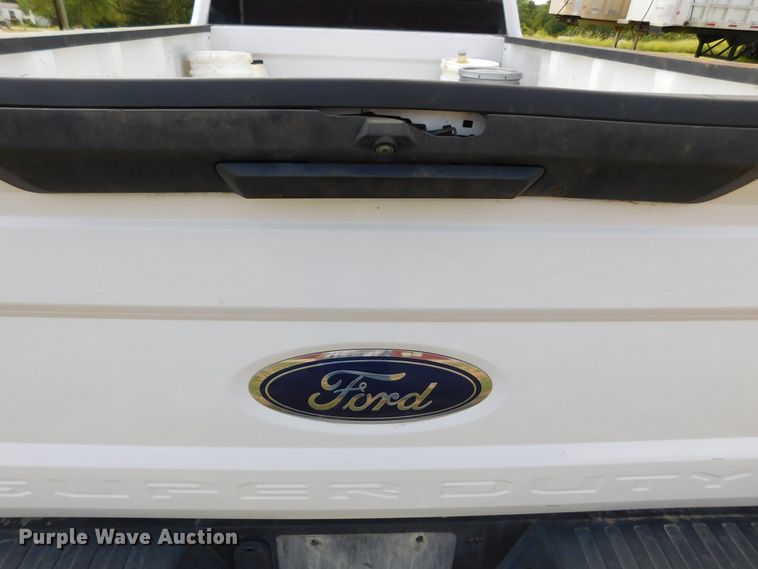 image for item GP9631 2017 Ford F350  Crew Cab pickup truck