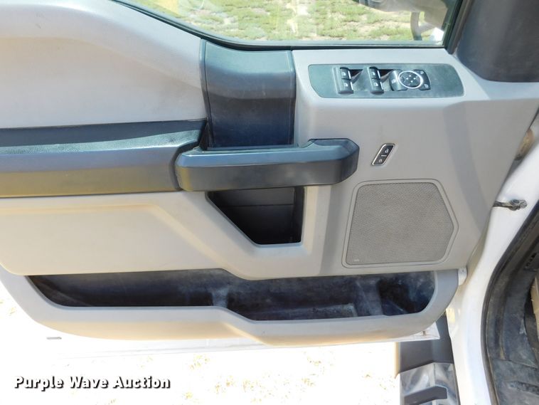 image for item GP9631 2017 Ford F350  Crew Cab pickup truck