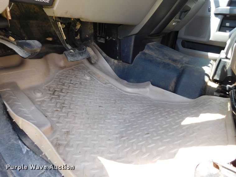 image for item GP9631 2017 Ford F350  Crew Cab pickup truck