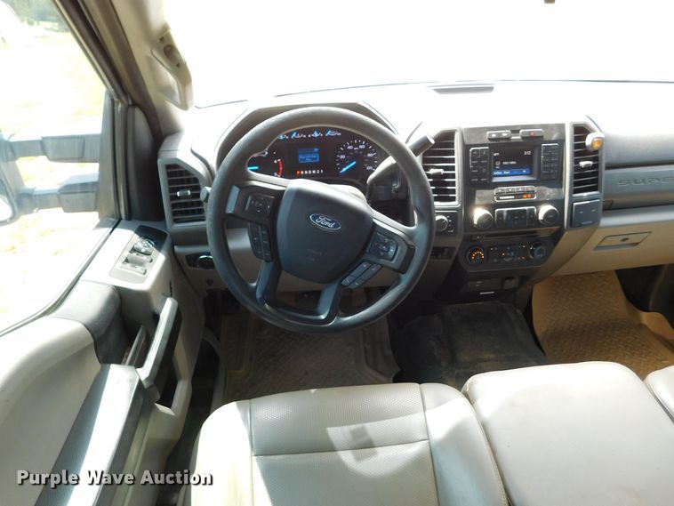 image for item GP9631 2017 Ford F350  Crew Cab pickup truck