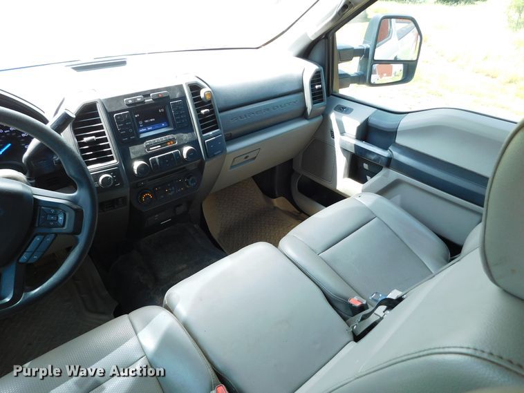 image for item GP9631 2017 Ford F350  Crew Cab pickup truck