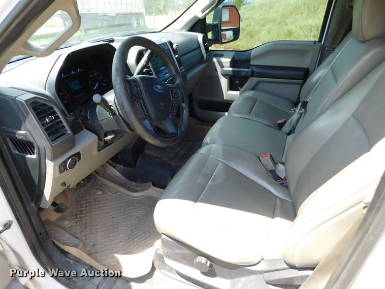 image for item GP9631 2017 Ford F350  Crew Cab pickup truck